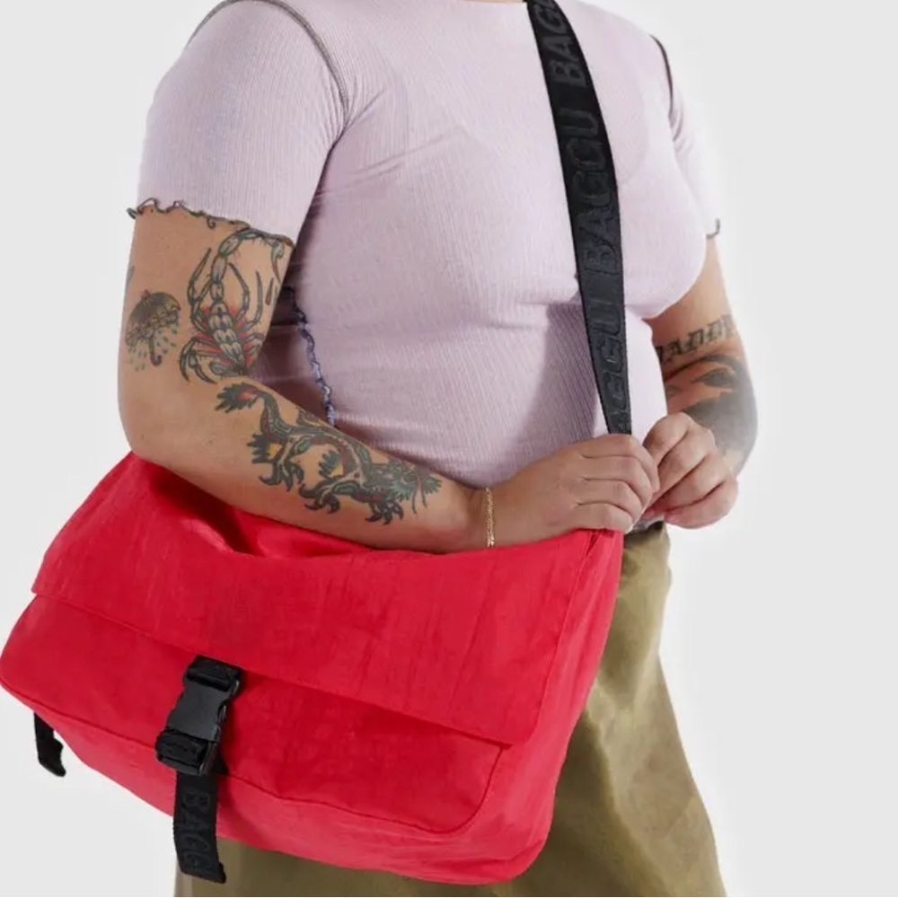 NWT BAGGU Nylon Messenger Bag - Picture 2 of 13